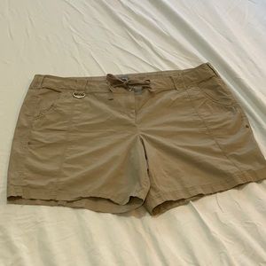 Fleur Blue size 20 wide shorts. Beige, like new.